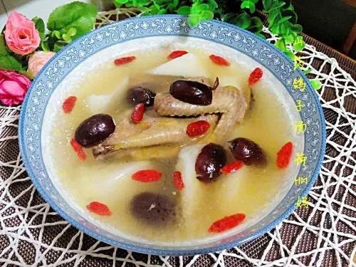 枸杞红枣鸽子汤